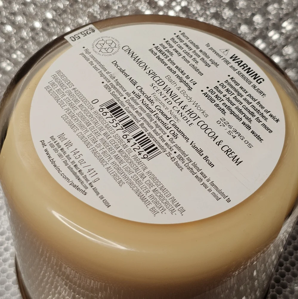 Cinnamon spiced vanilla and hot cocoa and cream candle by bath and body works - Picture 4 of 4